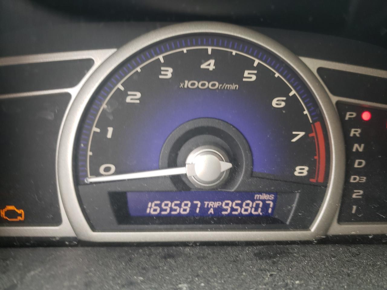 Photo 8 from auction – 2010 HONDA CIVIC LX with VIN 19XFA1F50AE044010