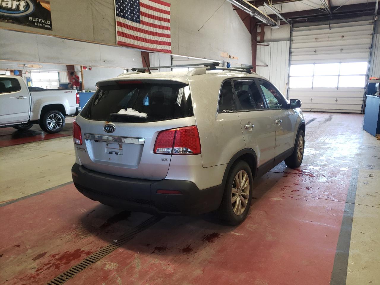 Photo 4 from auction – 2011 KIA SORENTO EX with VIN 5XYKU4A19BG101496