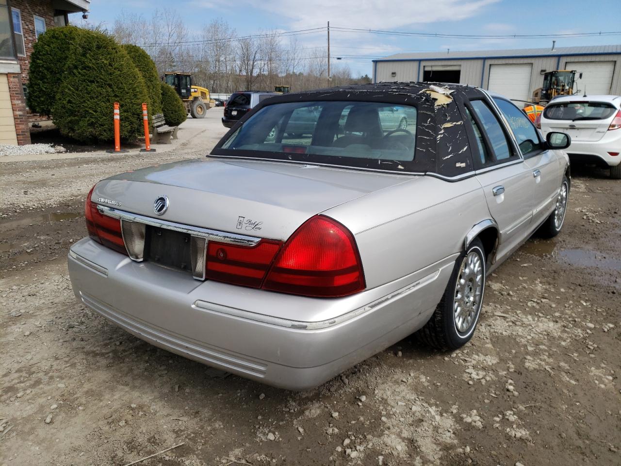 Photo 4 from auction – 2003 MERCURY GRAND MARQ with VIN 2MEFM74W23X683975