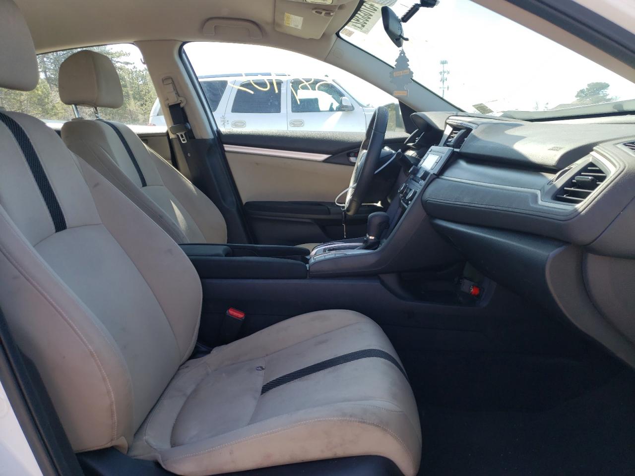 Photo 5 from auction – 2016 HONDA CIVIC with VIN 19XFC2F53GE218841