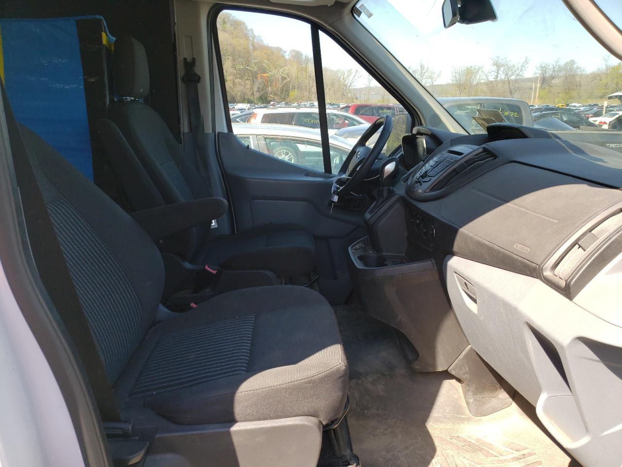 Photo 5 from auction – 2019 FORD TRANSIT T- with VIN 1FTYR2CM0KKB07561