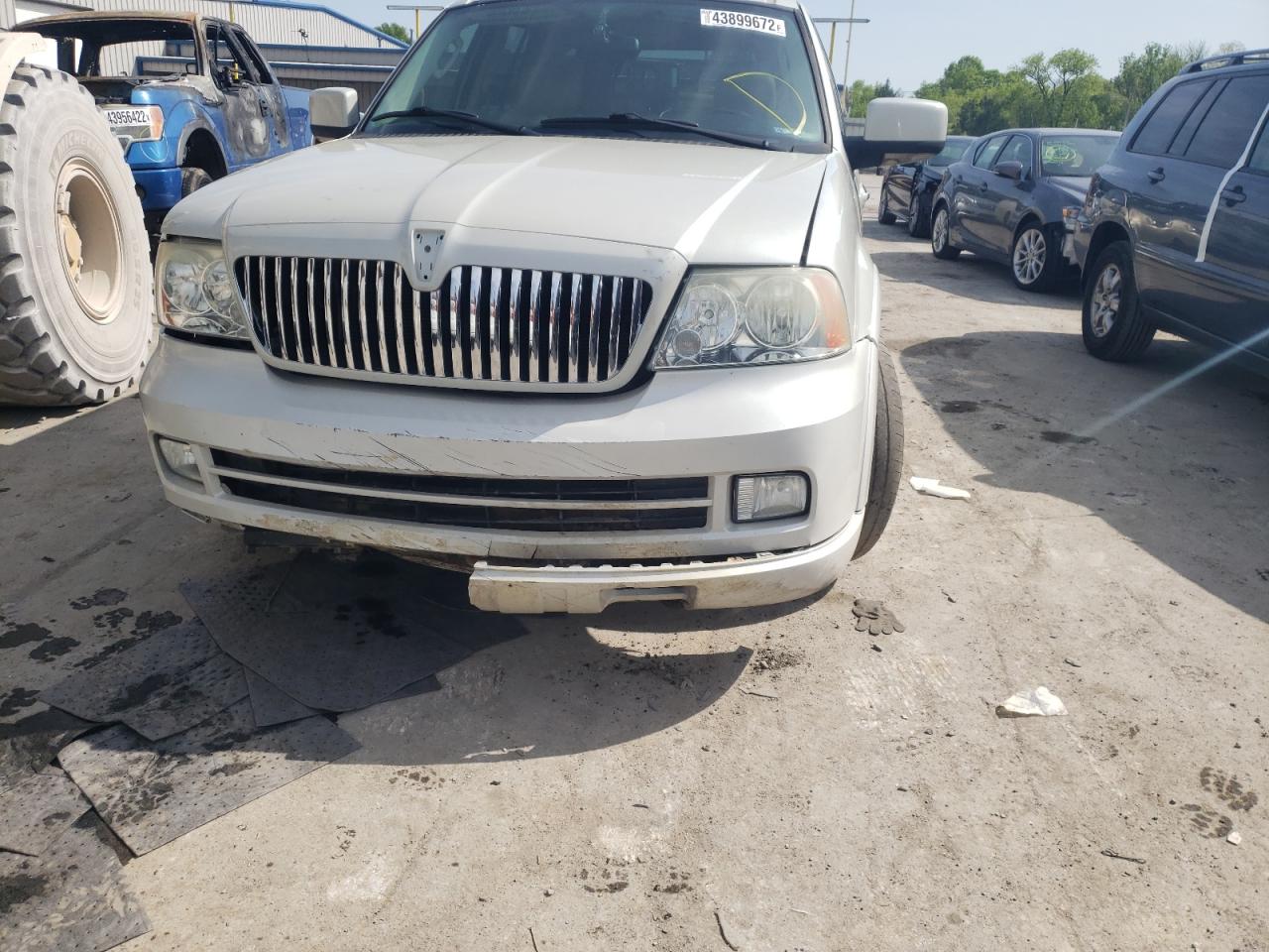 Photo 9 from auction – 2005 LINCOLN NAVIGATOR with VIN 5LMFU27565LJ14871
