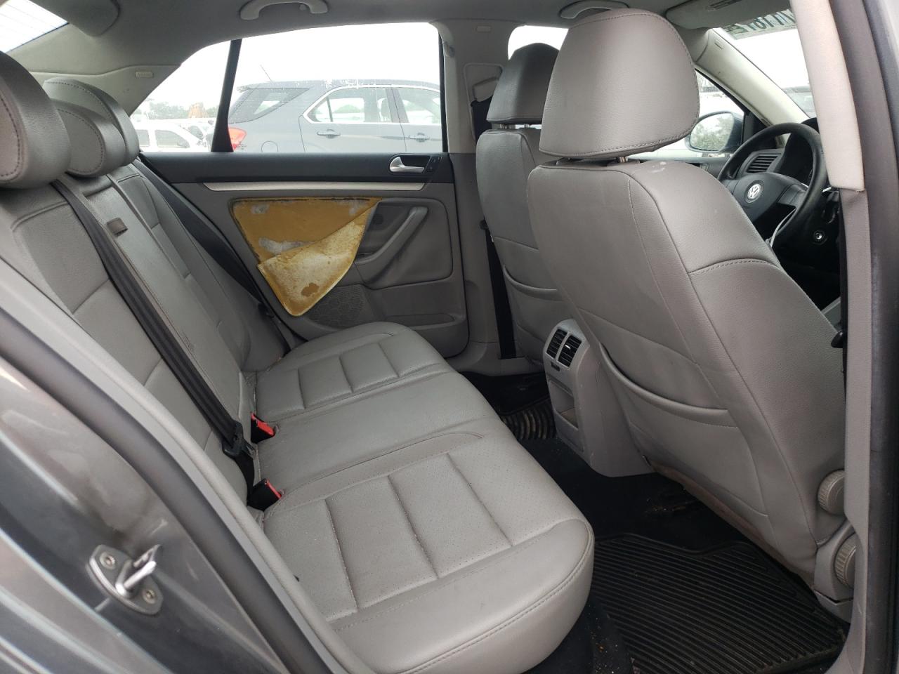 Photo 6 from auction – 2007 VOLKSWAGEN JETTA WOLF with VIN 3VWEF71K67M151751
