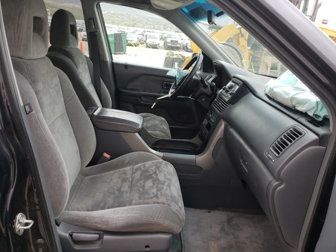 Photo 5 from auction – 2004 HONDA PILOT EX with VIN 2HKYF18464H552450