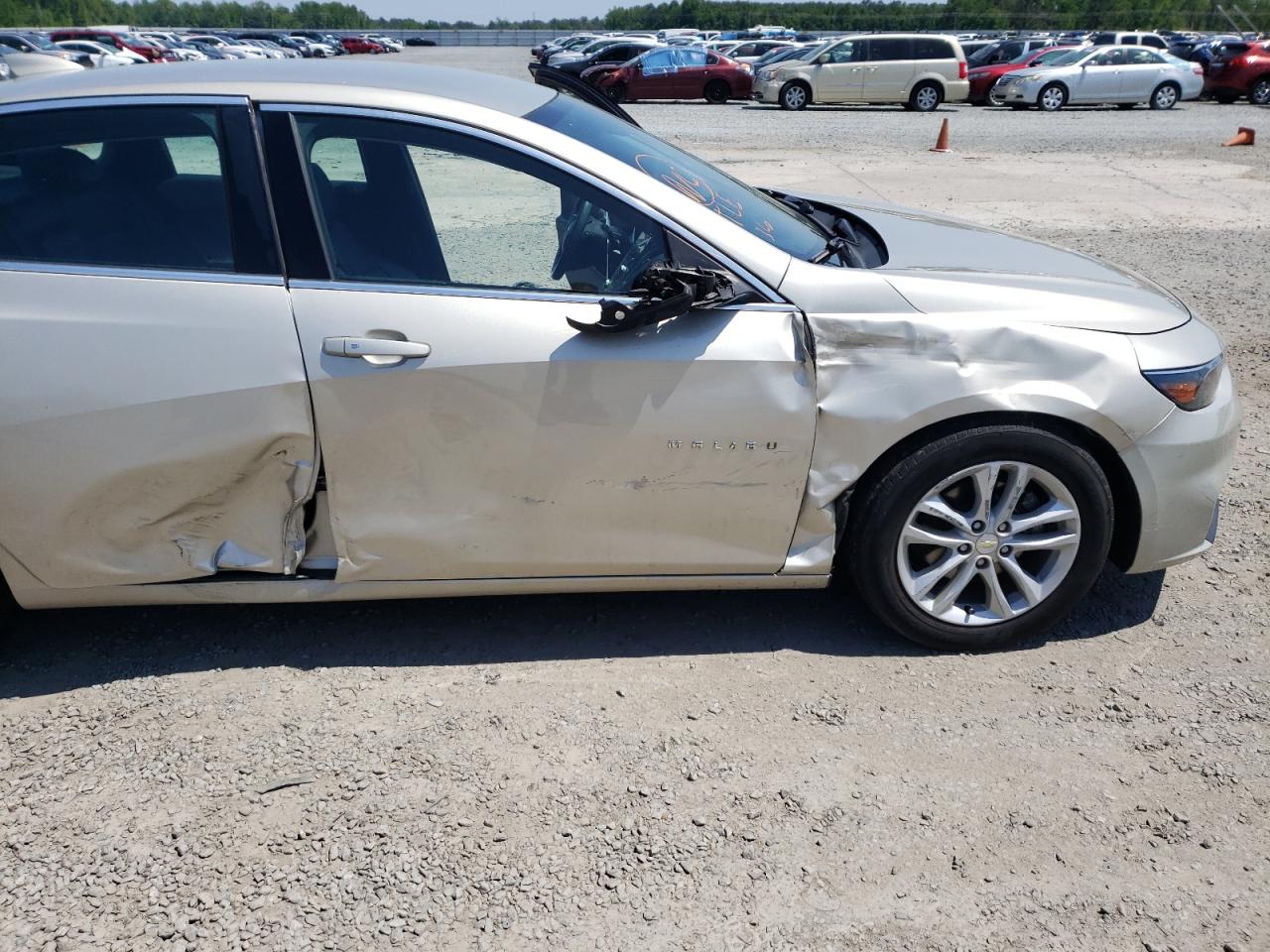 Photo 9 from auction – 2016 CHEVROLET MALIBU LT with VIN 1G1ZE5ST7GF261820