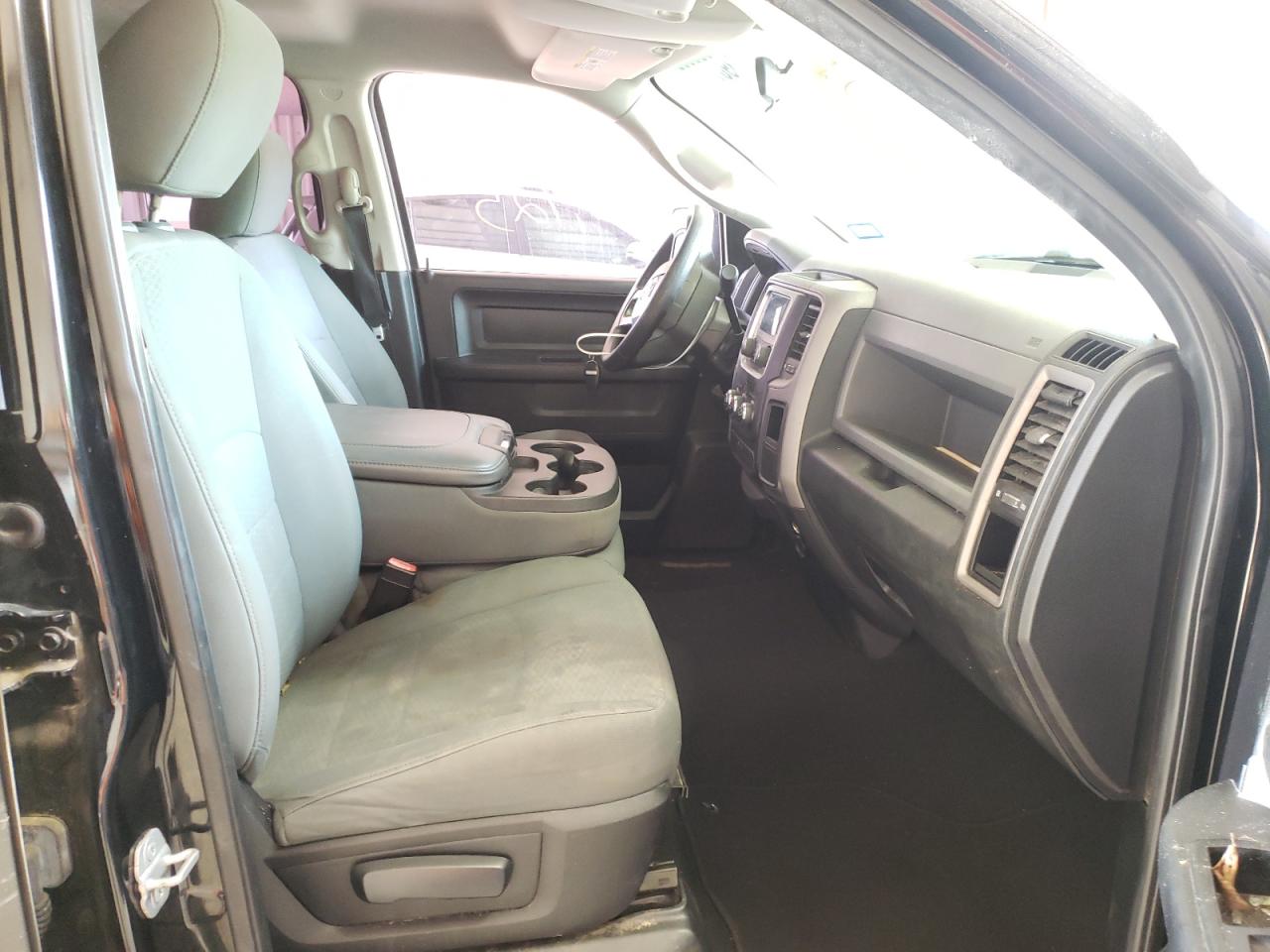 Photo 5 from auction – 2014 RAM 1500 ST with VIN 1C6RR6FT3ES185634