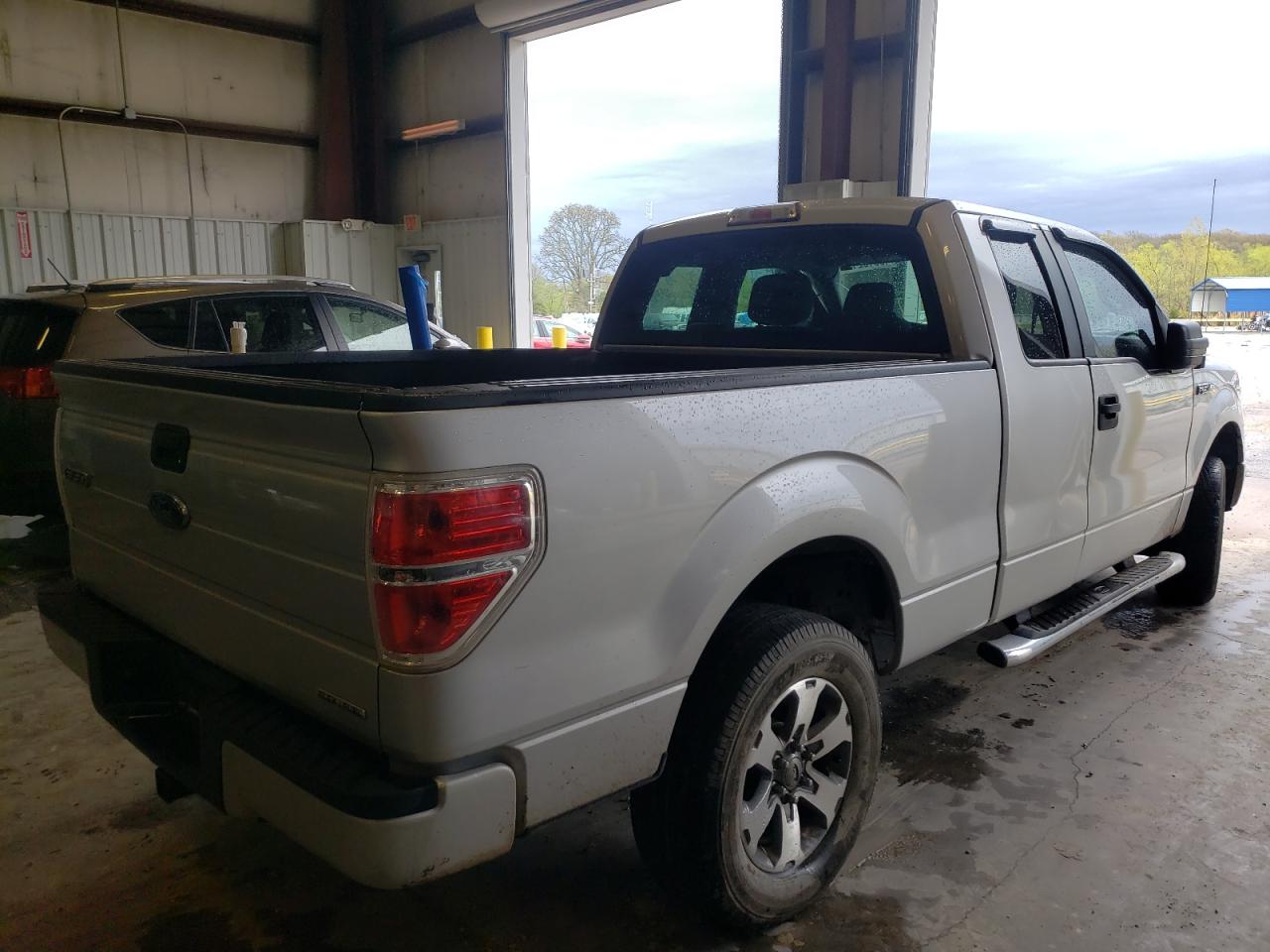 Photo 4 from auction – 2012 FORD F150 SUPER with VIN 1FTFX1EF4CKE23004