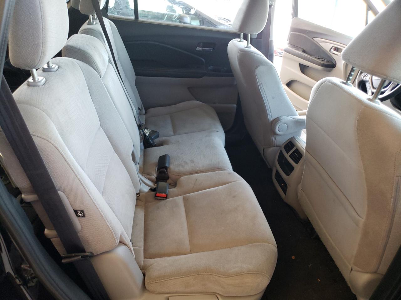 Photo 6 from auction – 2017 HONDA PILOT LX with VIN 5FNYF5H12HB002681