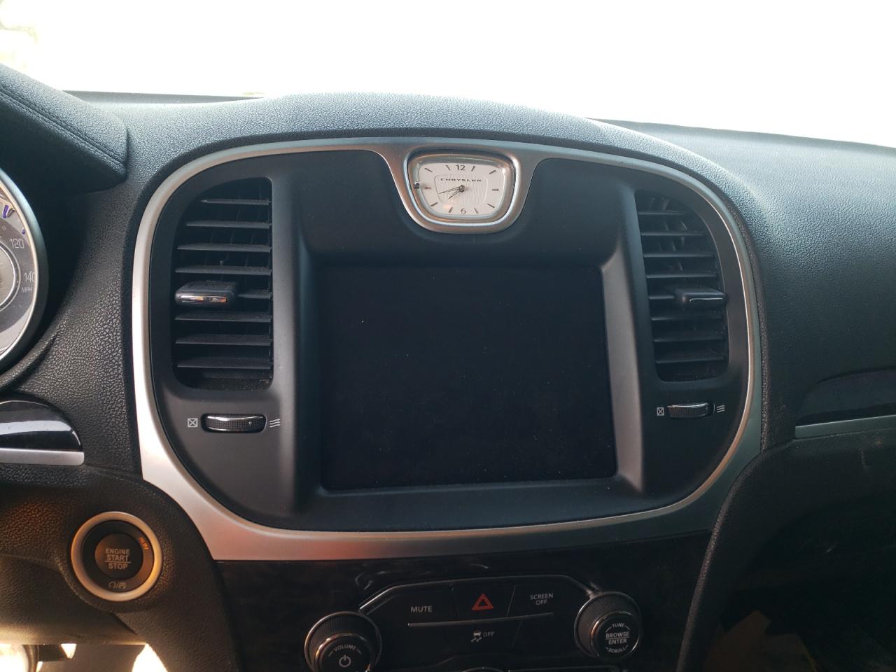 Photo 9 from auction – 2019 CHRYSLER 300 LIMITE with VIN 2C3CCAEG1KH534188