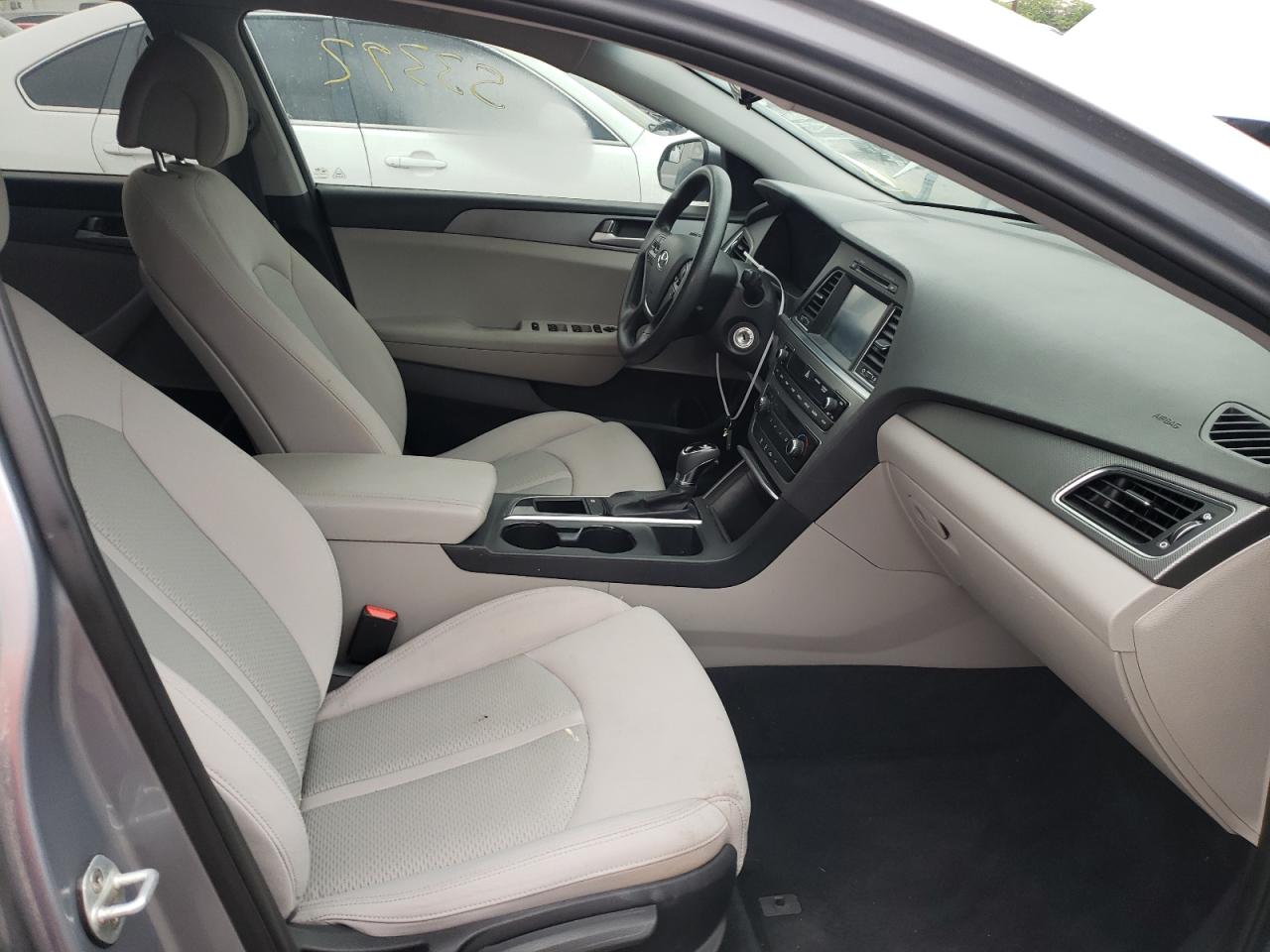 Photo 5 from auction – 2017 HYUNDAI SONATA SE with VIN 5NPE24AF1HH479439