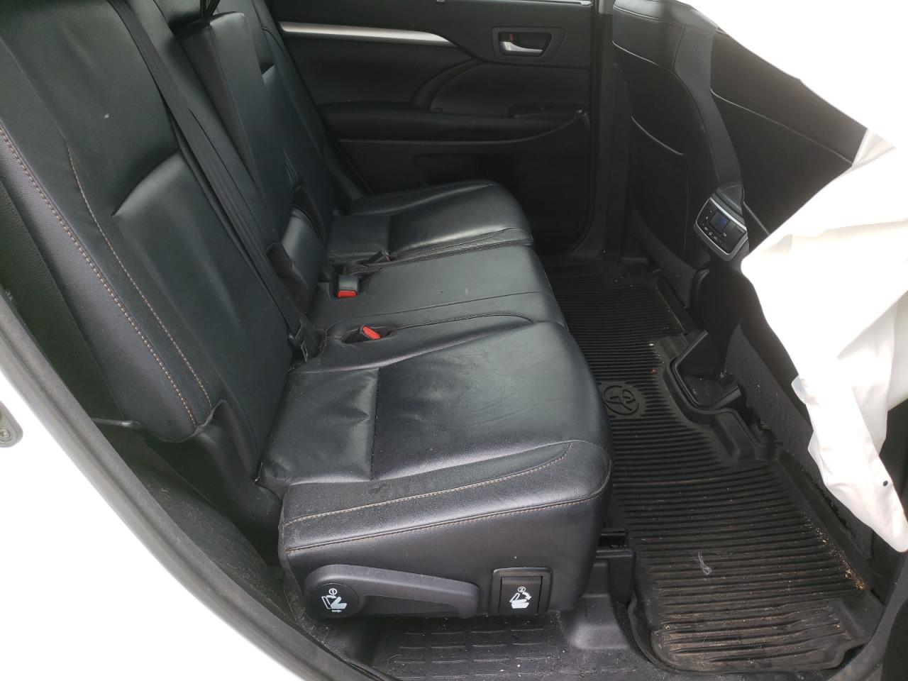 Photo 6 from auction – 2017 TOYOTA HIGHLANDER with VIN 5TDKZRFH5HS508649