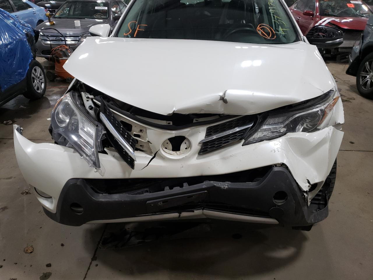 Photo 9 from auction – 2015 TOYOTA RAV4 LIMIT with VIN 2T3DFREV4FW344914