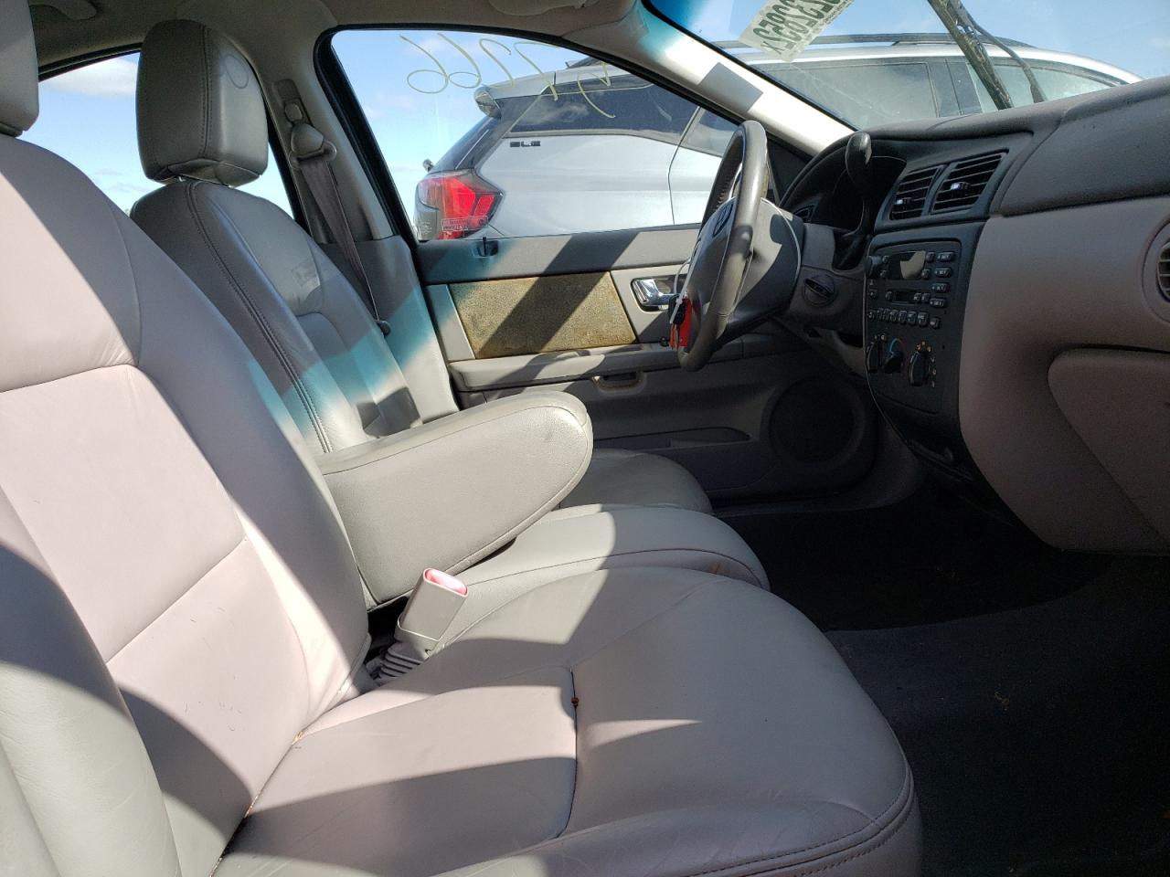 Photo 5 from auction – 2000 FORD TAURUS SE with VIN 1FAFP58U3YG147853