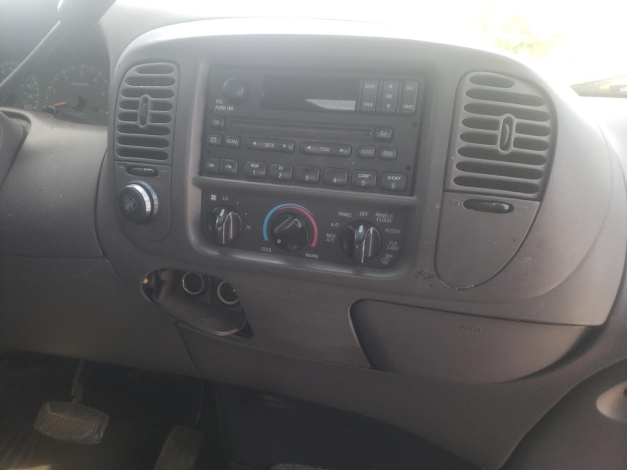 Photo 9 from auction – 2001 FORD F150 SUPER with VIN 1FTRW07WX1KE66895