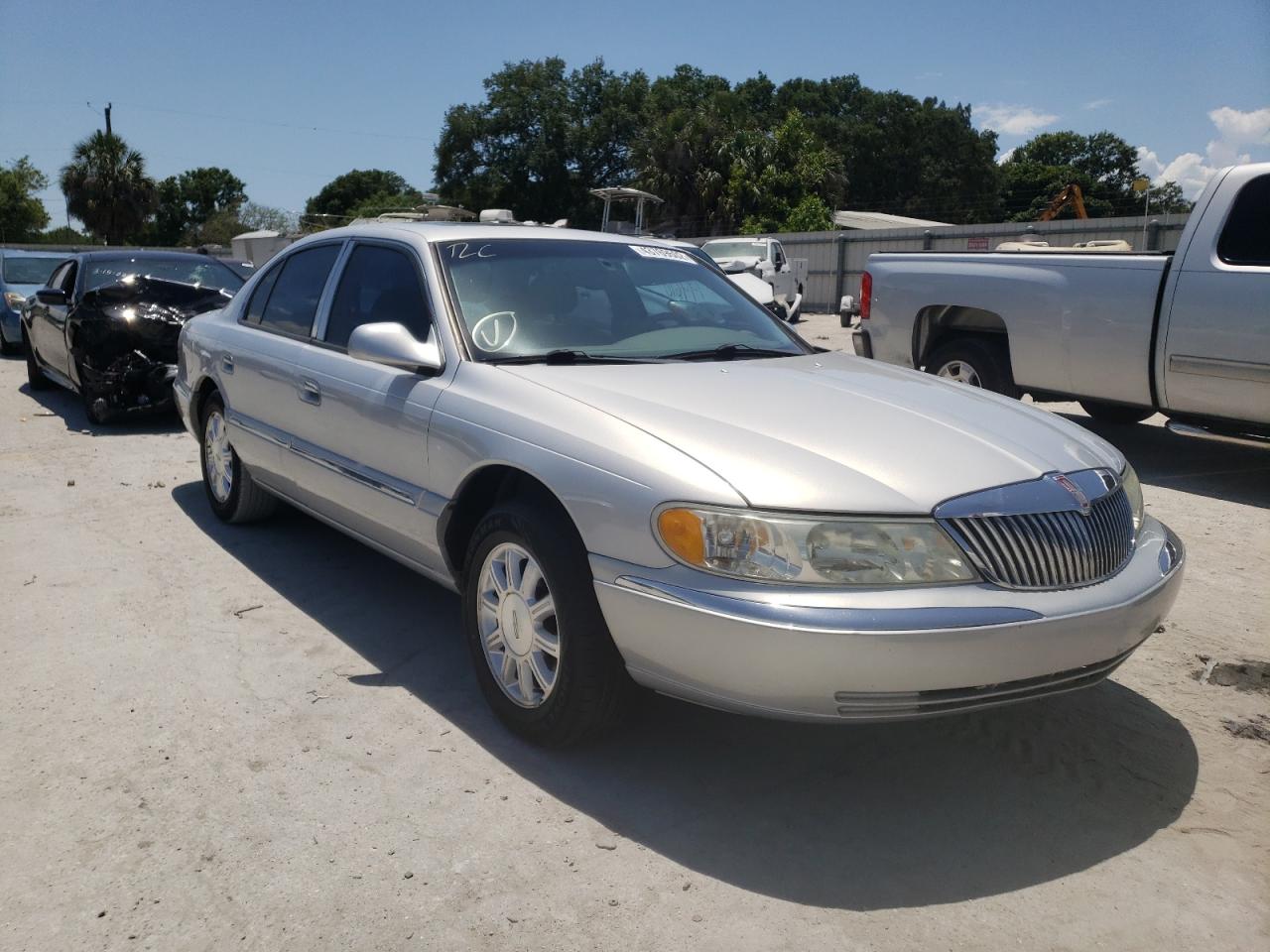 LINCOLN CONTINENTA 2002 with VIN 1LNHM97V92Y672524 - Photo from auction