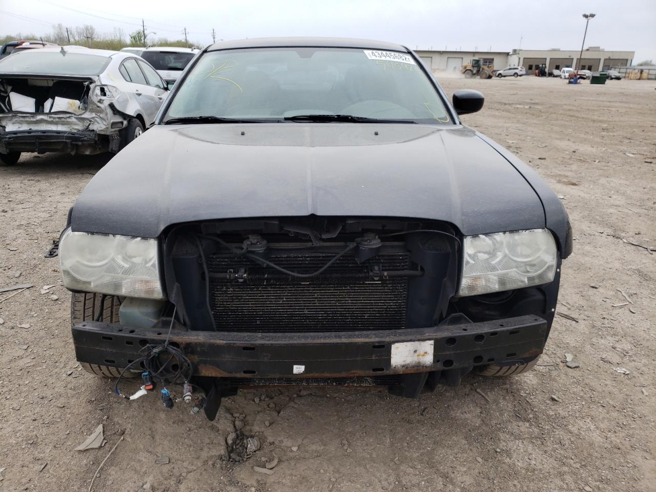 Photo 9 from auction – 2005 CHRYSLER 300 TOURIN with VIN 2C3JA53G85H595422