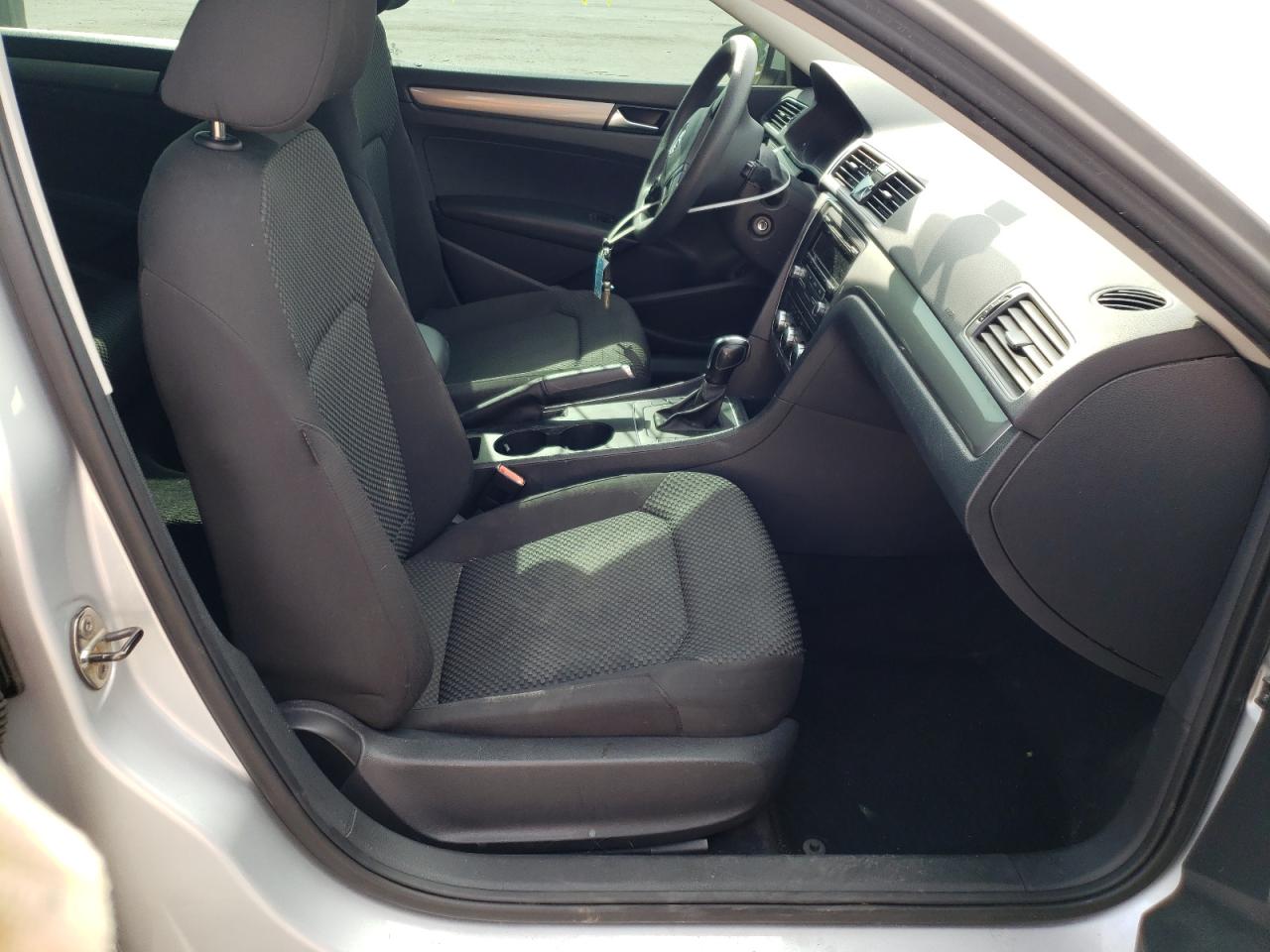 Photo 5 from auction – 2012 VOLKSWAGEN PASSAT S with VIN 1VWAH7A32CC056665