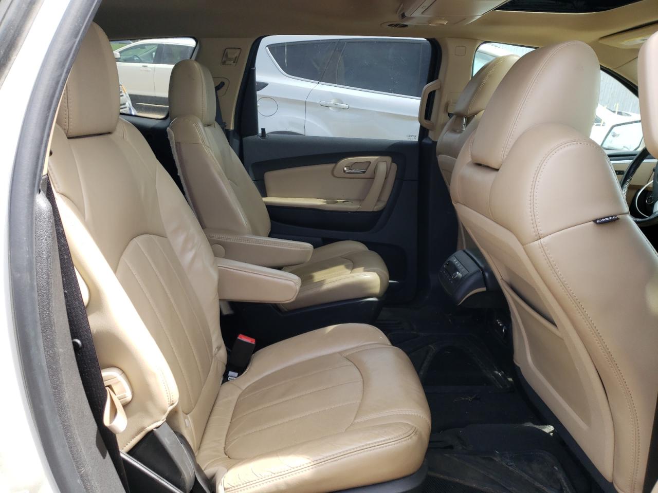 Photo 6 from auction – 2012 CHEVROLET TRAVERSE L with VIN 1GNKRLED9CJ406148