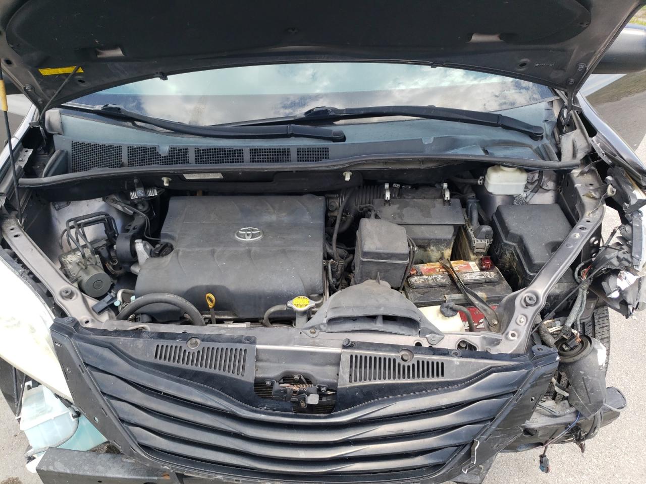 Photo 7 from auction – 2012 TOYOTA SIENNA with VIN 5TDZK3DC3CS219348