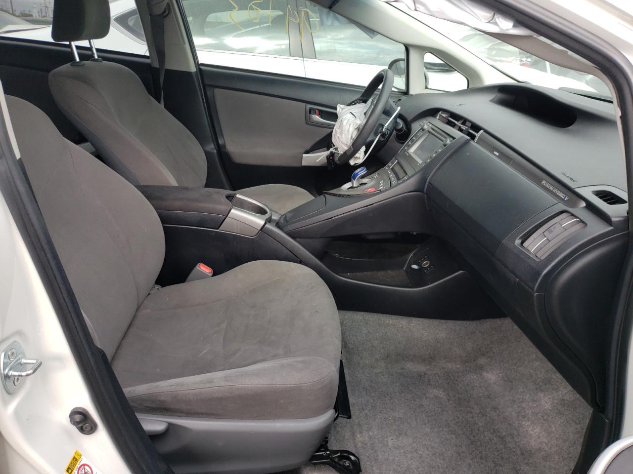 Photo 5 from auction – 2015 TOYOTA PRIUS PLUG with VIN JTDKN3DP2F3073638