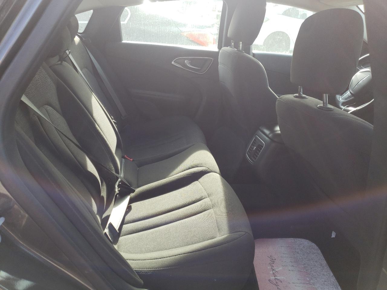 Photo 6 from auction – 2015 CHRYSLER 200 LIMITE with VIN 1C3CCCAB1FN505258