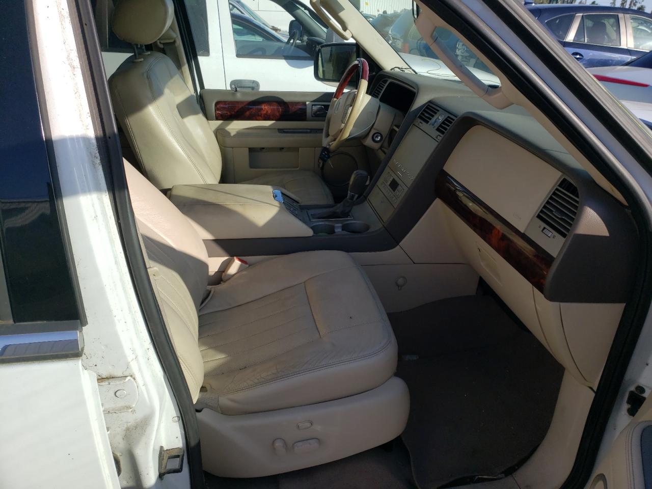 Photo 5 from auction – 2004 LINCOLN NAVIGATOR with VIN 5LMFU28R24LJ25673