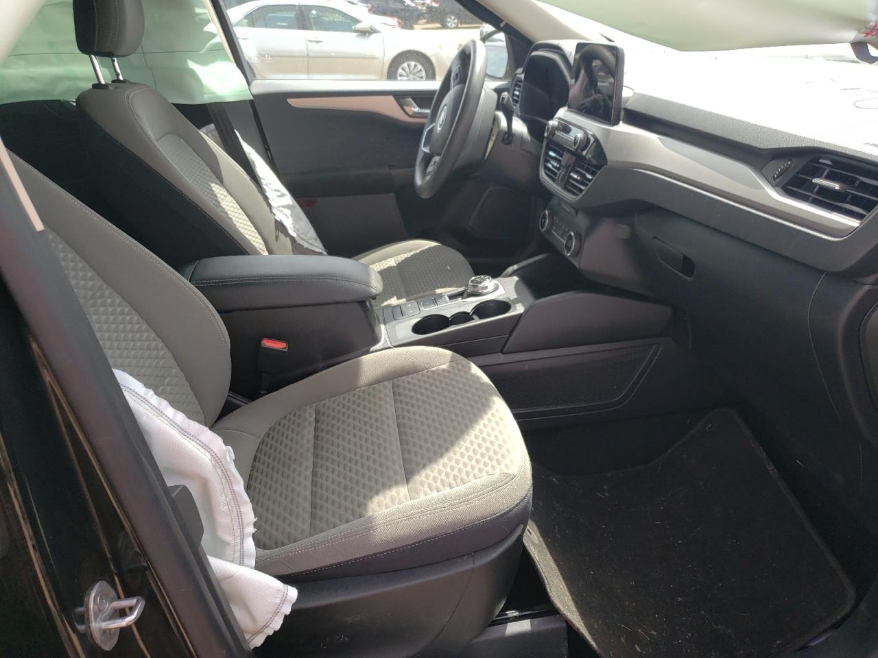 Photo 5 from auction – 2020 FORD ESCAPE SE with VIN 1FMCU9G67LUA61998