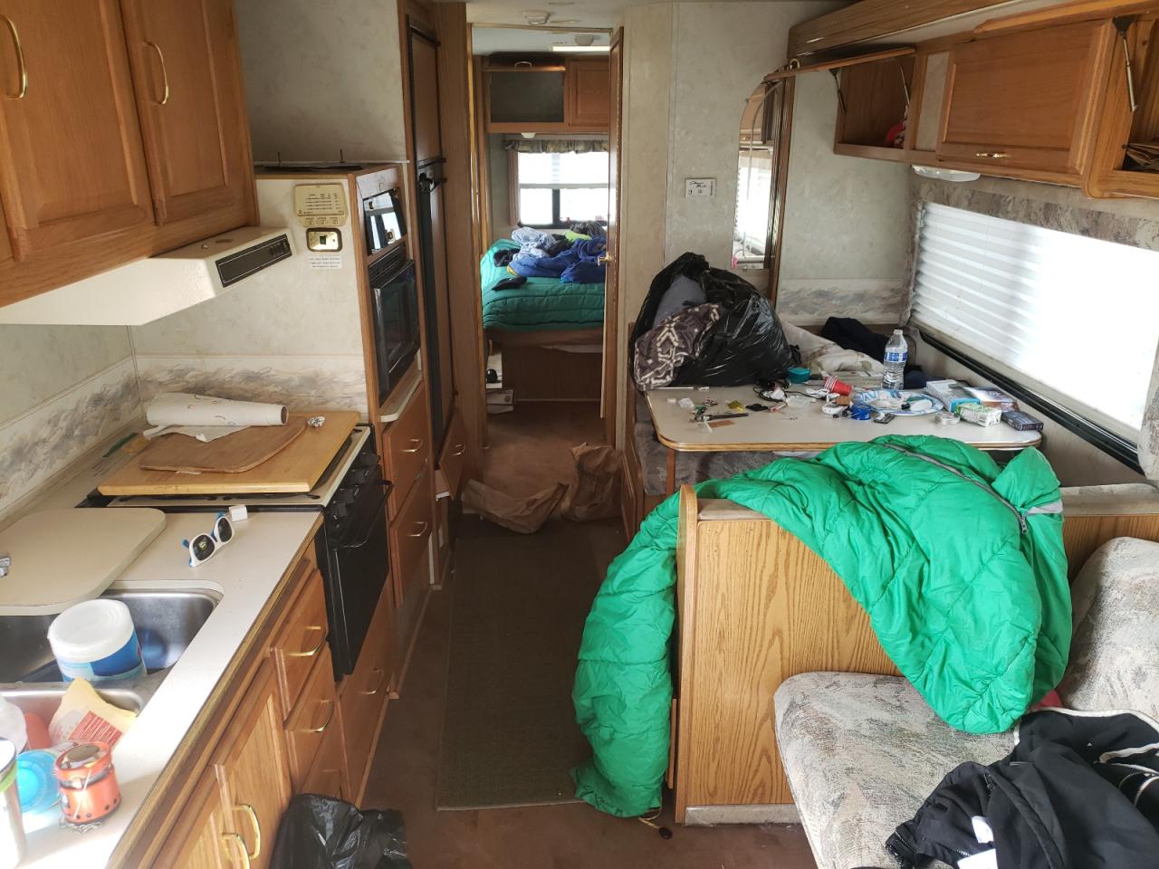 Photo 6 from auction – 2000 WINNEBAGO MINNIEWINN with VIN 1FDXE45S4YHB17199