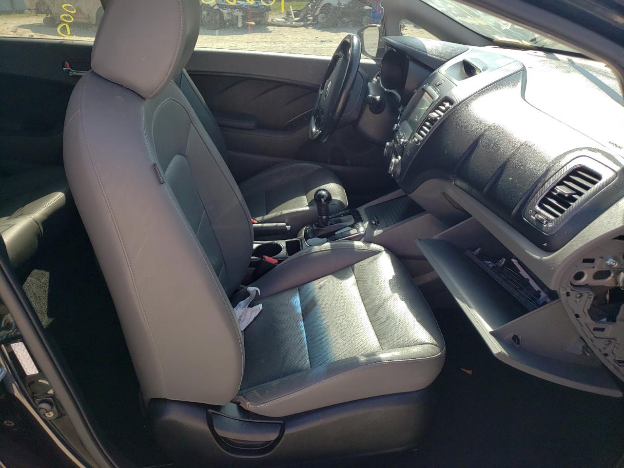 Foto 5 de la subasta – 2017 KIA FORTE EX con VIN 3KPFN4A89HE005272