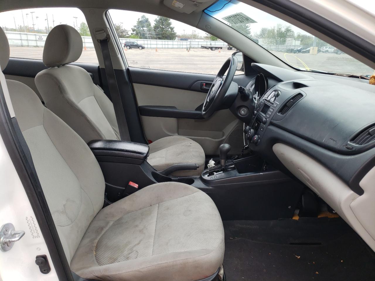 Photo 5 from auction – 2010 KIA FORTE EX with VIN KNAFU4A20A5055717