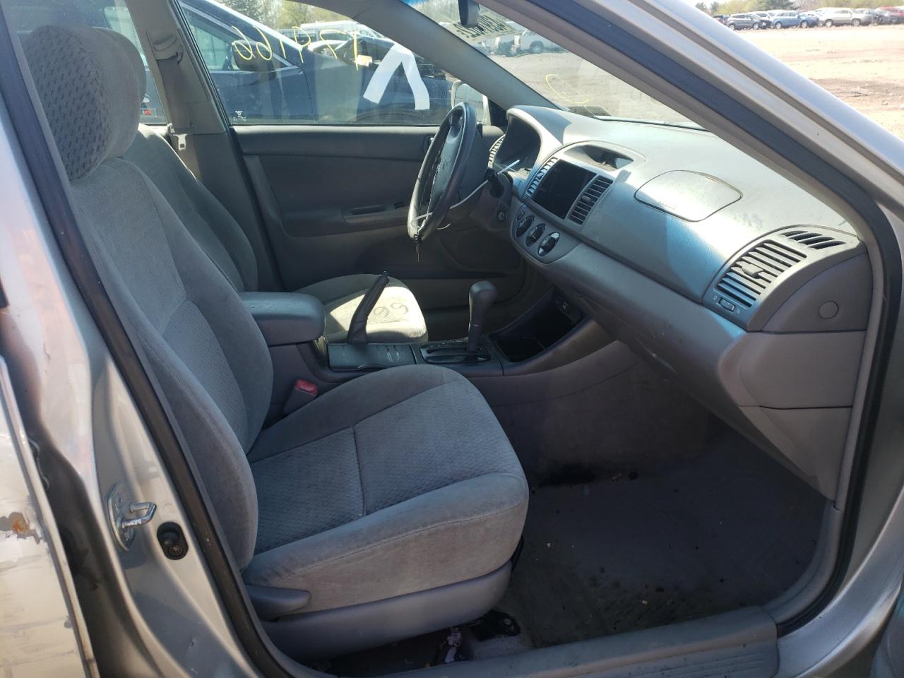 Photo 5 from auction – 2004 TOYOTA CAMRY LE with VIN 4T1BE32K04U299333