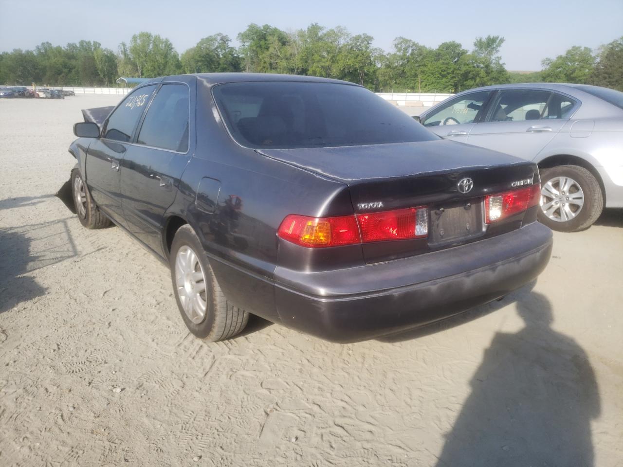 Photo 3 from auction – 2000 TOYOTA CAMRY CE with VIN 4T1BG22K2YU730197