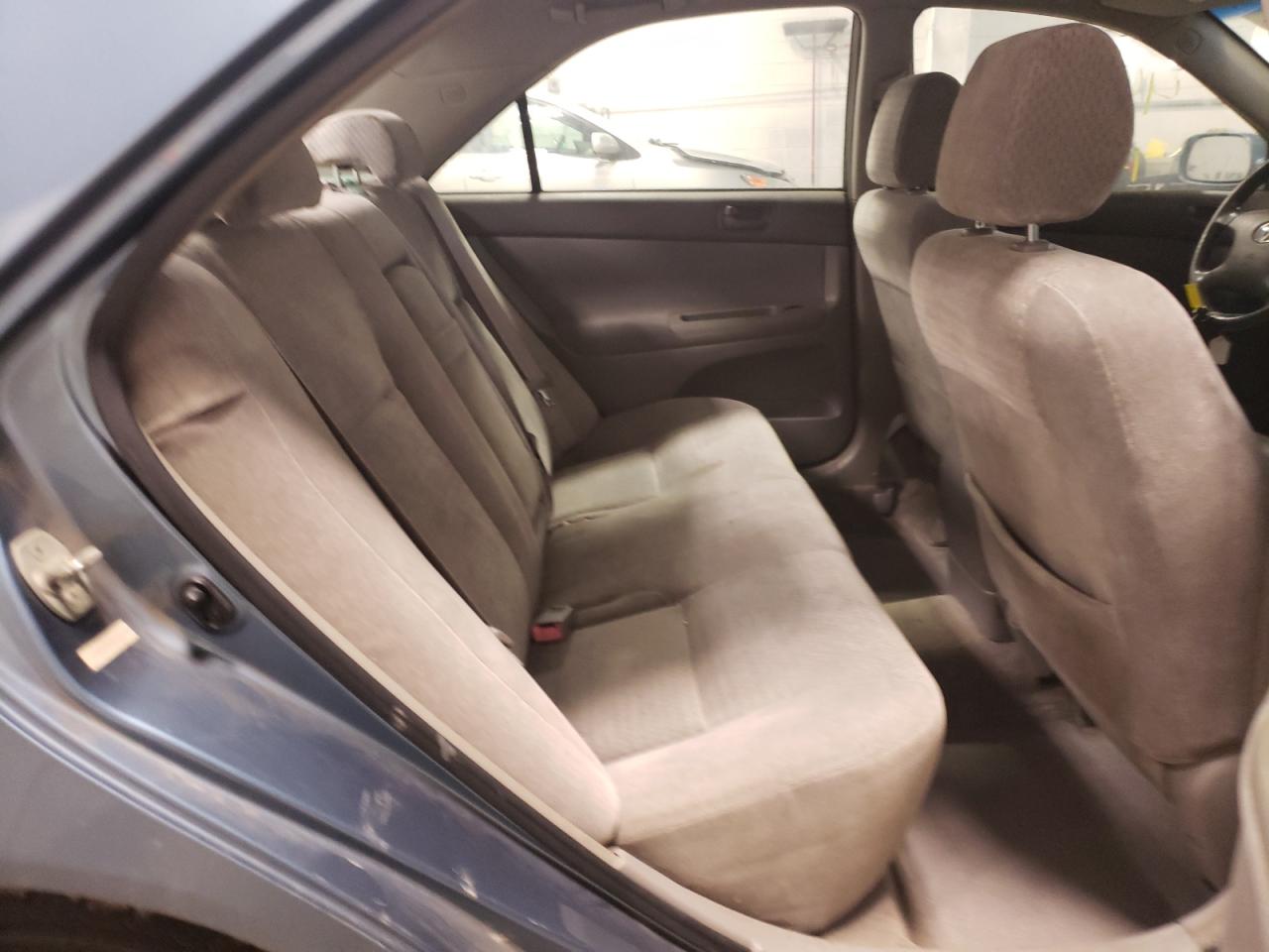 Photo 6 from auction – 2002 TOYOTA CAMRY LE with VIN JTDBE30K320014703