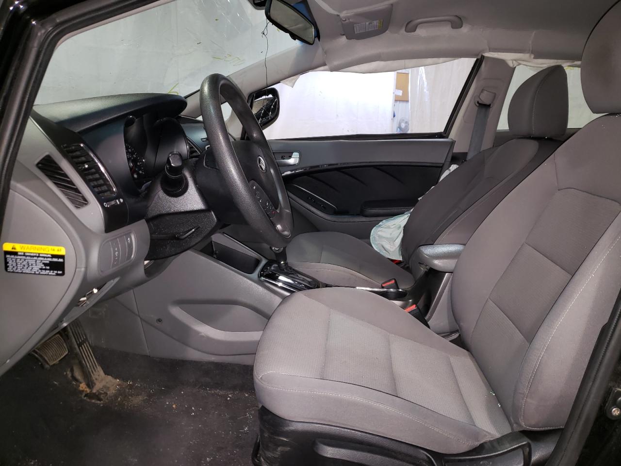 Photo 5 from auction – 2017 KIA FORTE LX with VIN 3KPFK4A78HE012620