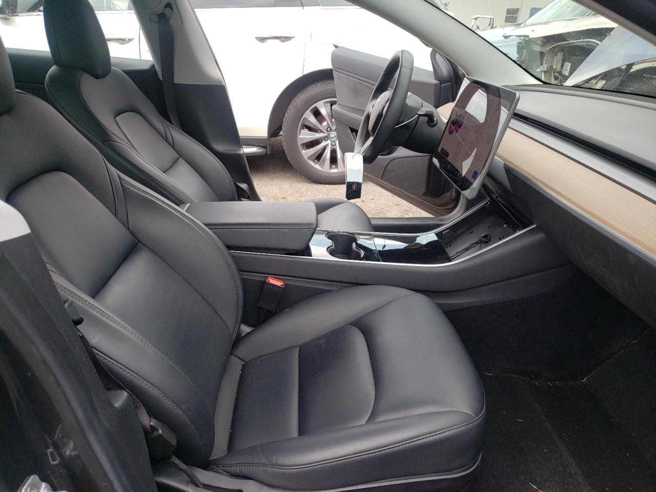 Photo 5 from auction – 2018 TESLA MODEL 3 with VIN 5YJ3E1EA9JF050162