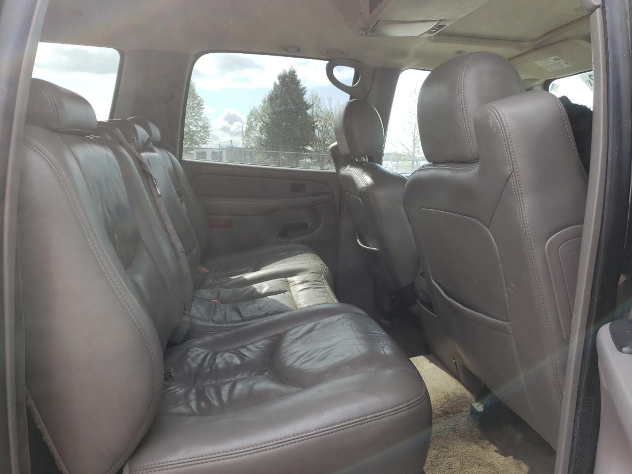 Photo 6 from auction – 2006 CHEVROLET SUBURBAN K with VIN 1GNFK16Z96J146391