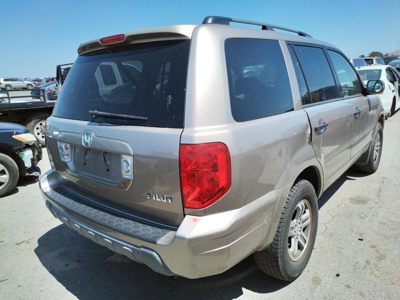 Фото 4 с аукциона – 2004 HONDA PILOT с VIN 2HKYF18594H554072