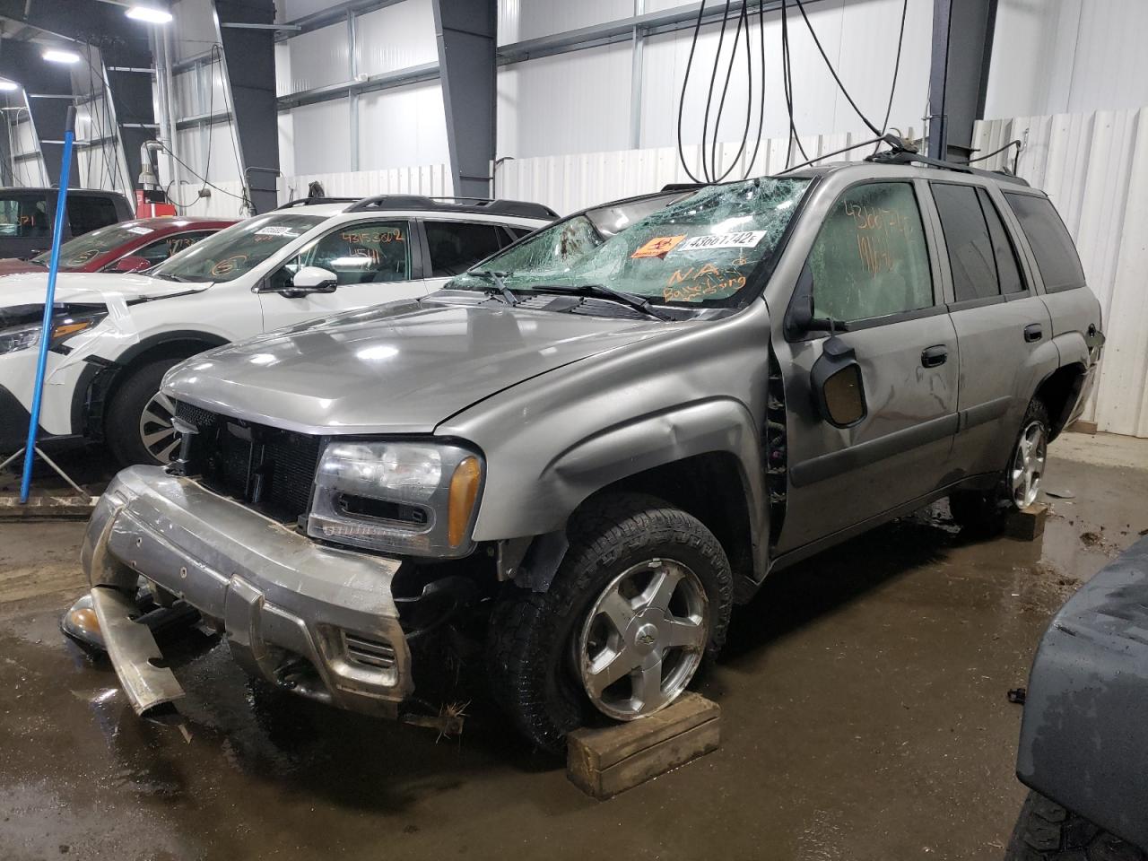 Photo 2 from auction – 2005 CHEVROLET TRAILBLAZE with VIN 1GNDT13S952349804
