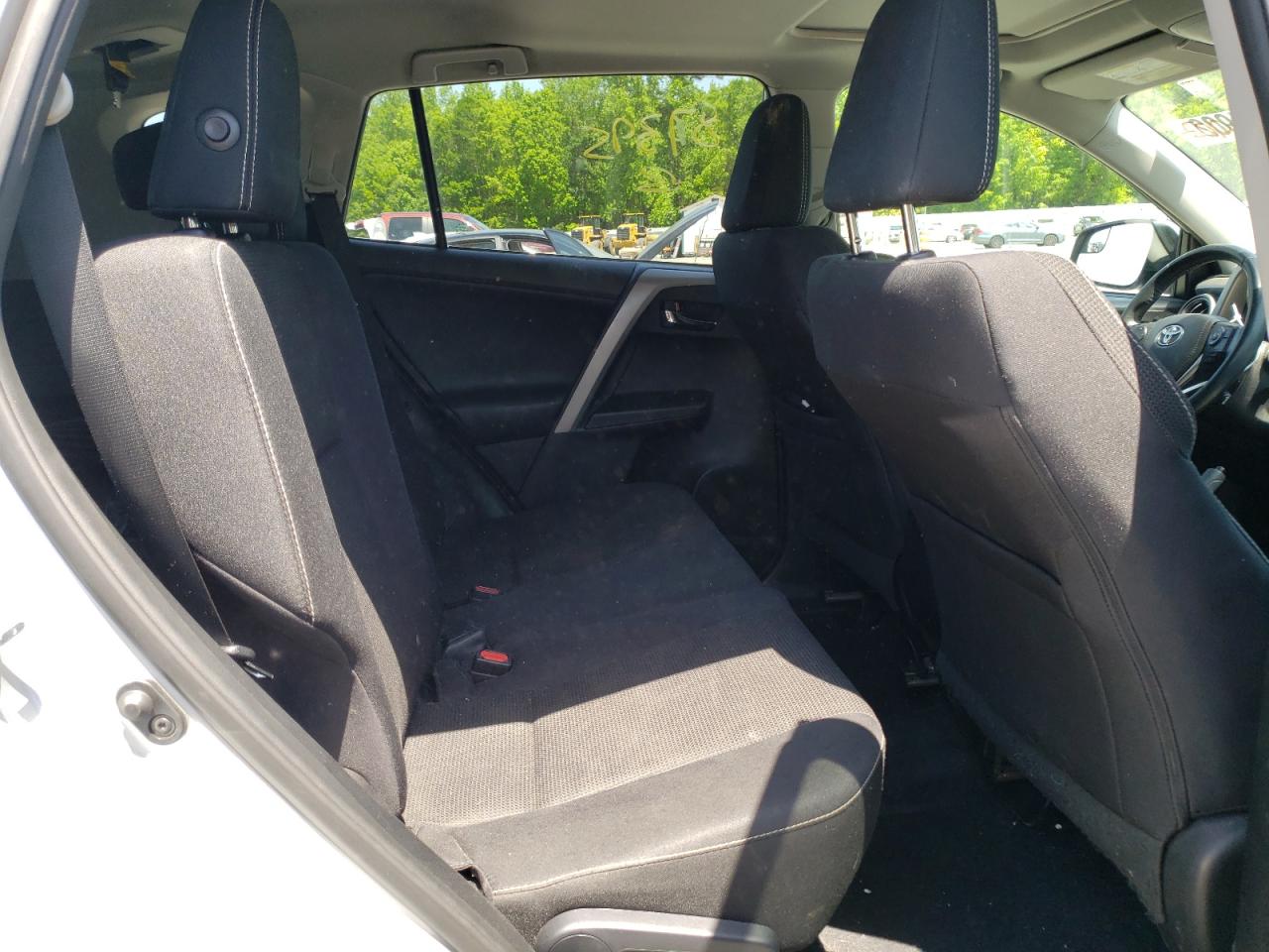Photo 6 from auction – 2017 TOYOTA RAV4 XLE with VIN 2T3WFREV6HW363489