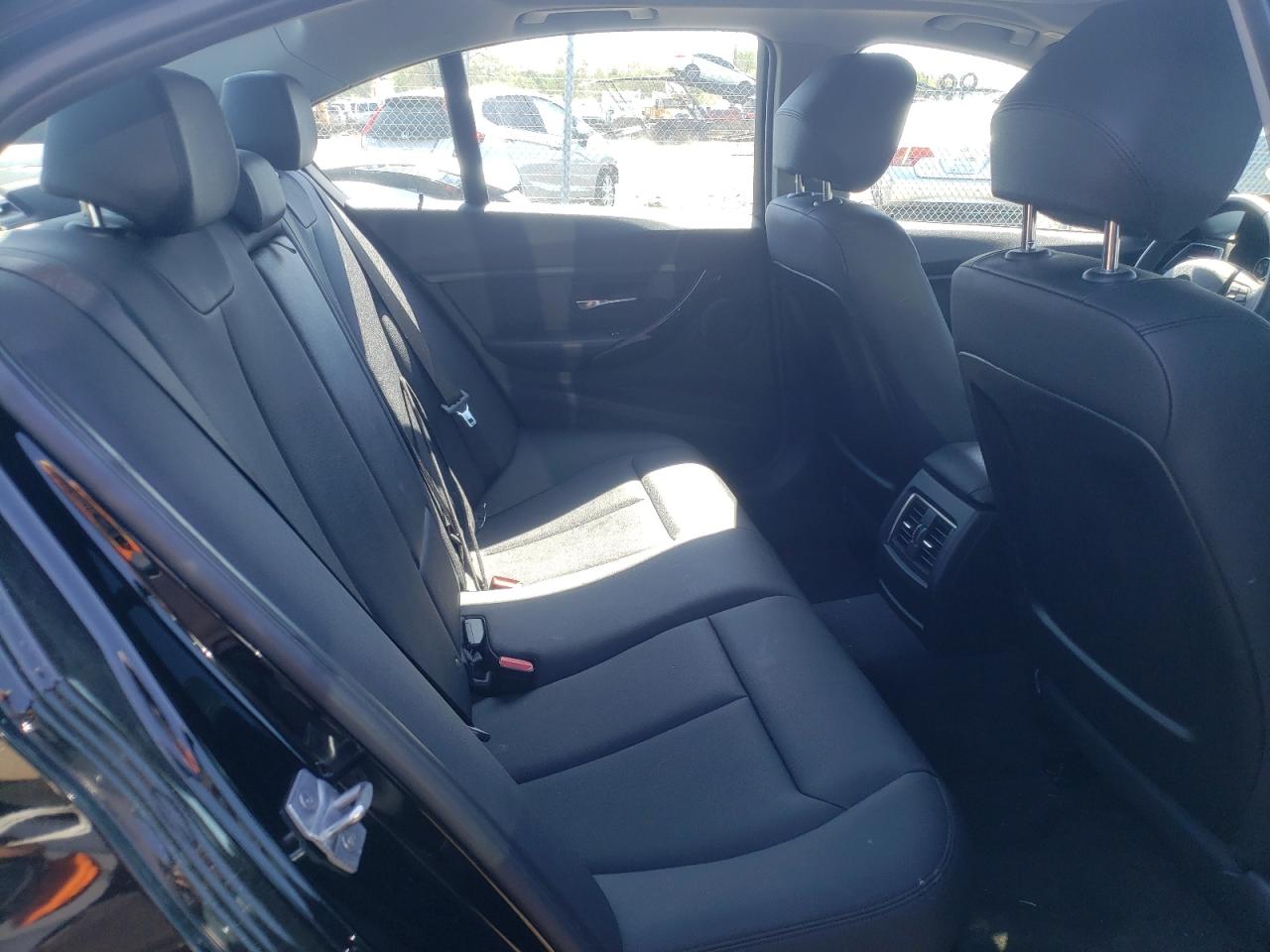 Photo 6 from auction – 2017 BMW 320 XI with VIN WBA8A3C31HK692953