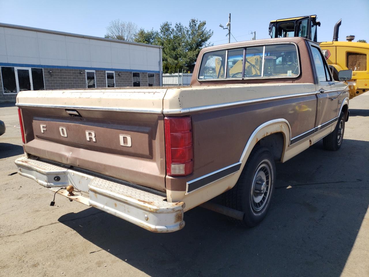 Photo 4 from auction – 1984 FORD F150 with VIN 2FTDF15Y4ECA28016
