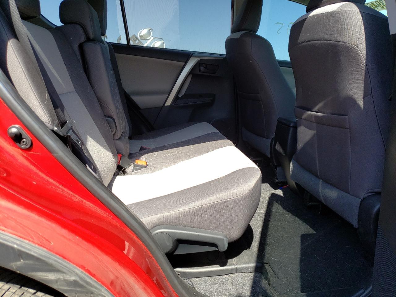 Photo 6 from auction – 2015 TOYOTA RAV4 LE with VIN 2T3ZFREV0FW161001