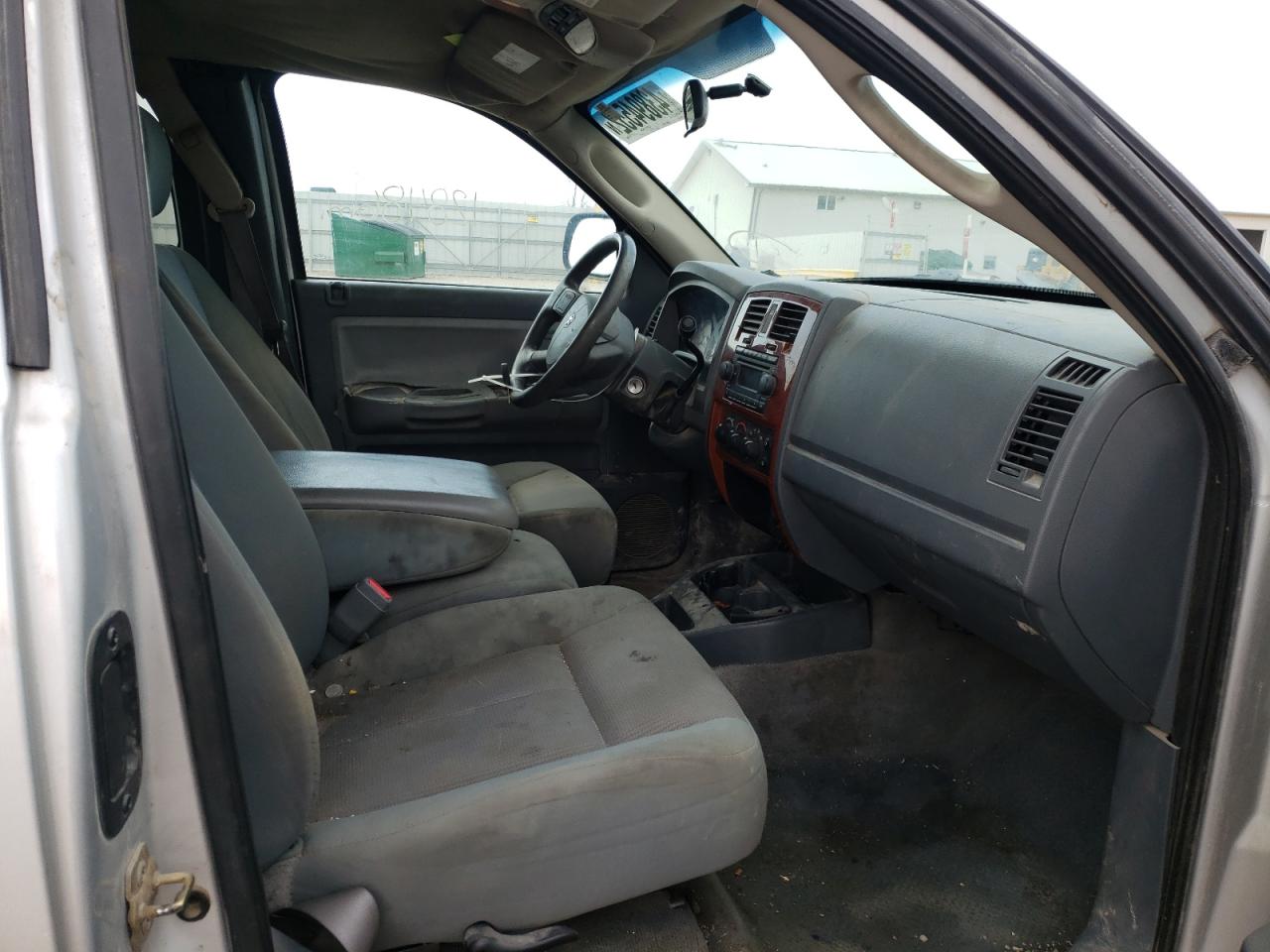Photo 5 from auction – 2005 DODGE DAKOTA SLT with VIN 1D7HW42NX5S136767