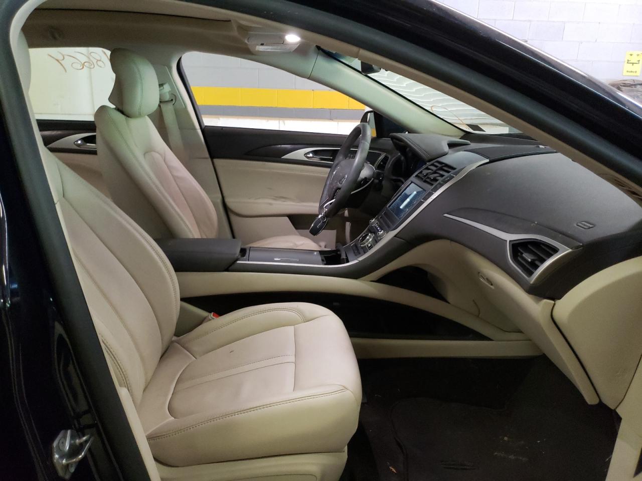 Photo 5 from auction – 2017 LINCOLN MKZ SELECT with VIN 3LN6L5D95HR662588