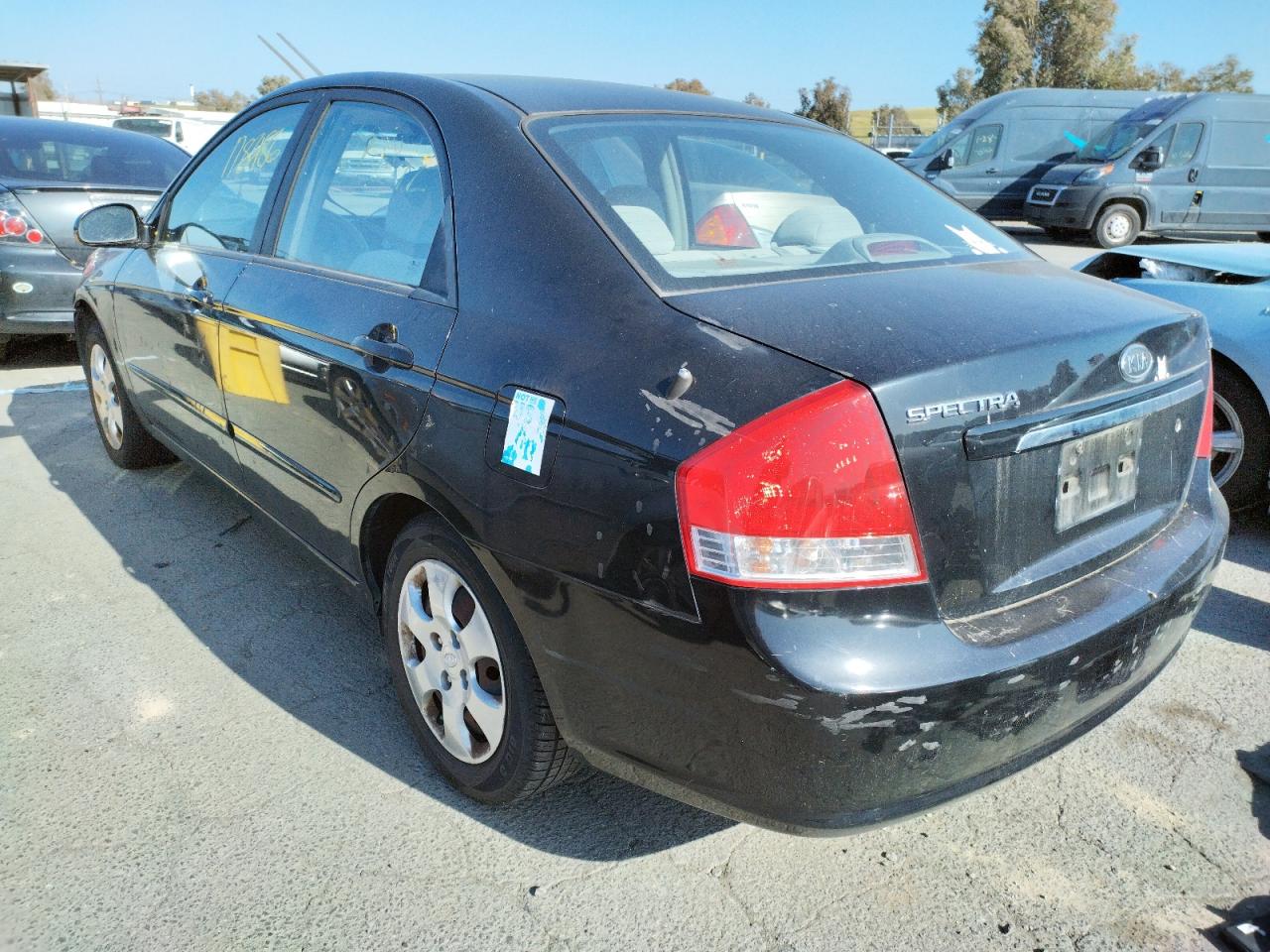 Photo 3 from auction – 2007 KIA SPECTRA EX with VIN KNAFE122975378666
