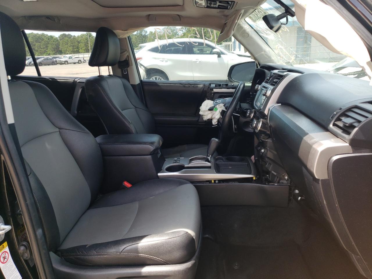 Photo 5 from auction – 2014 TOYOTA 4RUNNER SR with VIN JTEZU5JR7E5081574