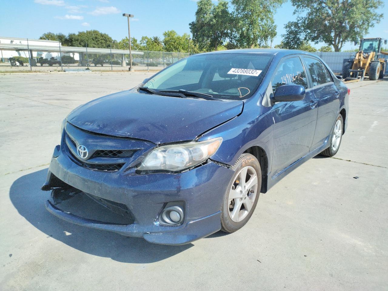 Фото 2 с аукциона – 2012 TOYOTA CAROLLA с VIN 2T1BU4EE8CC912233