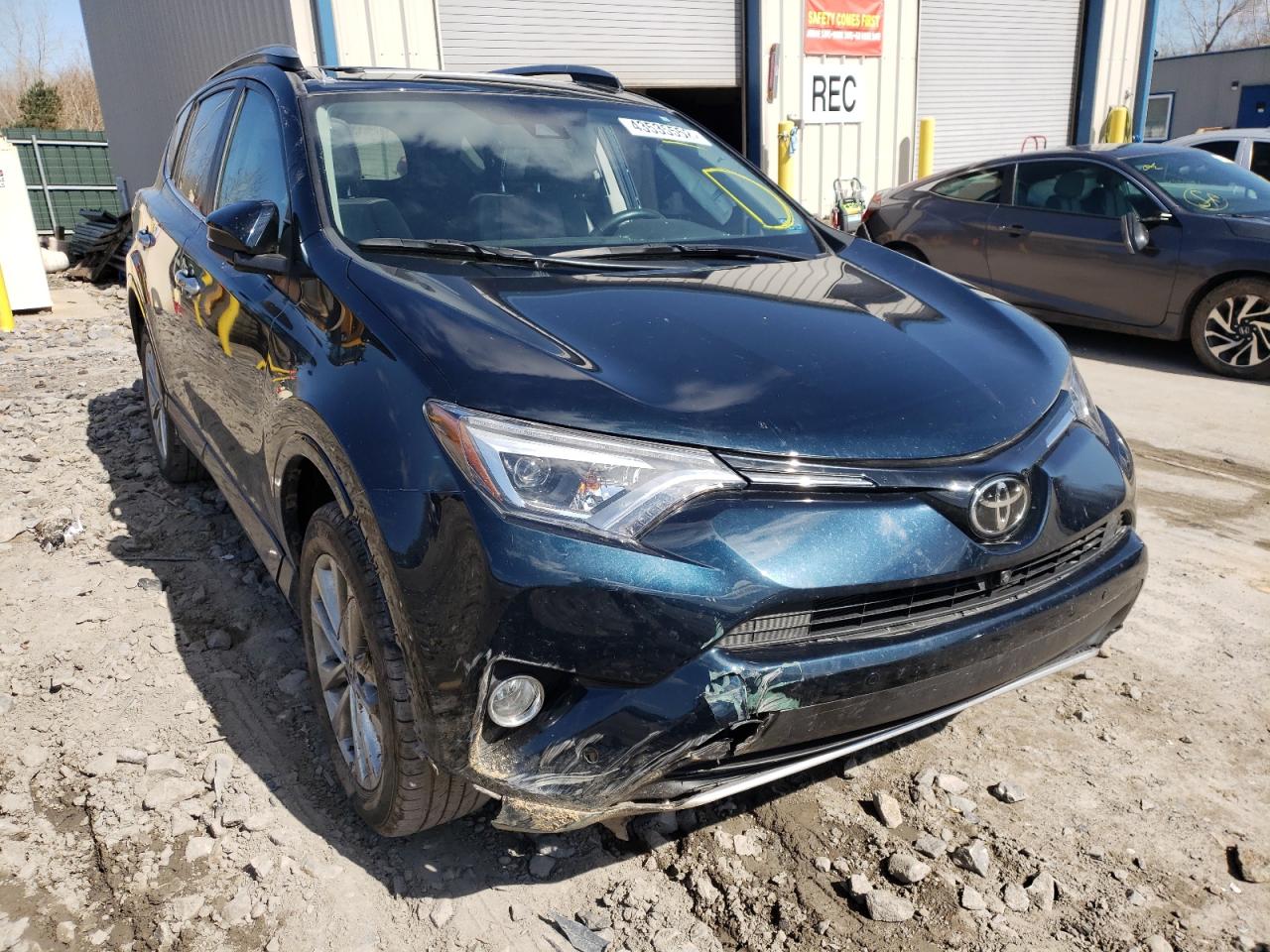 Photo 1 from auction – 2017 TOYOTA RAV4 LIMIT with VIN 2T3DFREV3HW561048