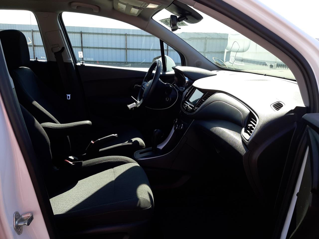 Photo 5 from auction – 2019 CHEVROLET TRAX LS with VIN 3GNCJKSB3KL190314