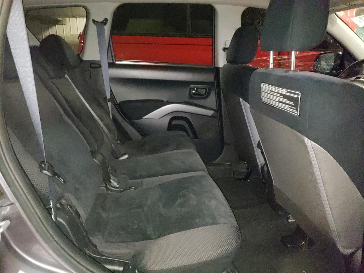 Photo 6 from auction – 2010 MITSUBISHI OUTLANDER with VIN JA4AS2AW3AZ005374